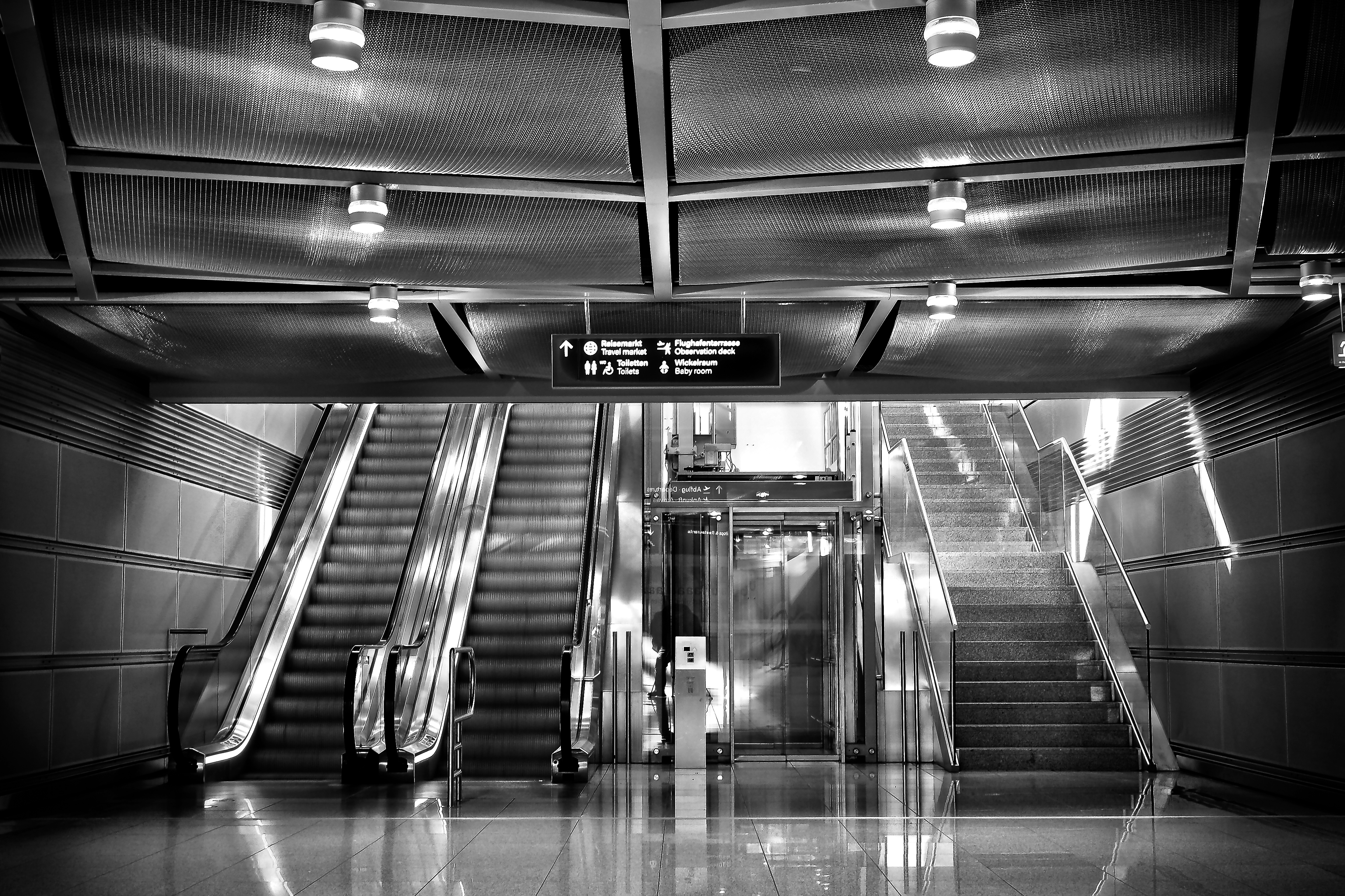 serbo ascenseur escalator